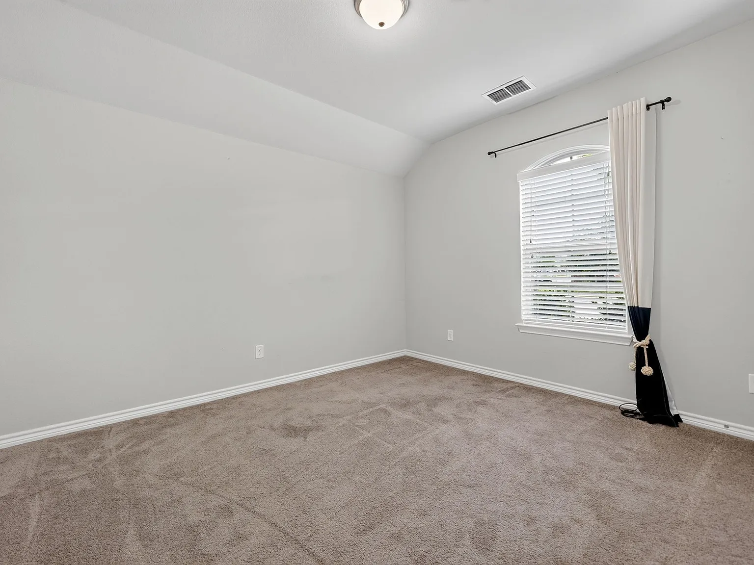 139 Acadia Ln — Photo 2