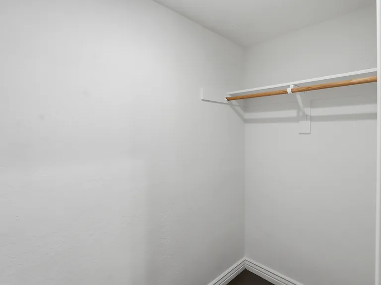 227 E Beatryce St — Photo 8
