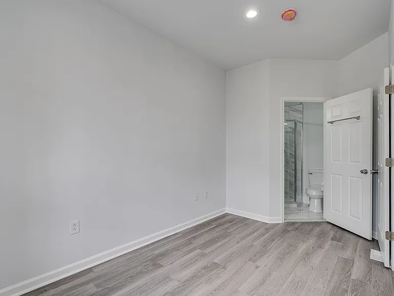 Brand New Luxury Temple Apartments — Photo 10