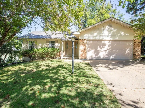 14 Cantabrian Ct, Florissant, MO 63033