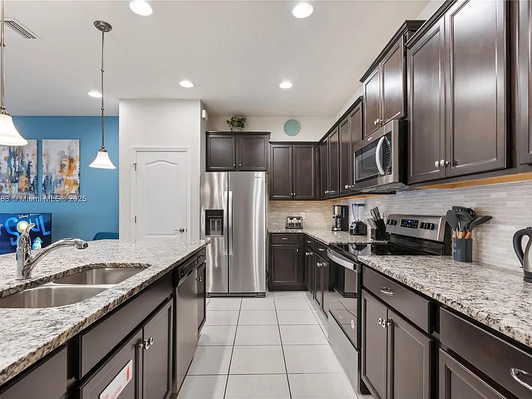 2428 Dubai St — Photo 4