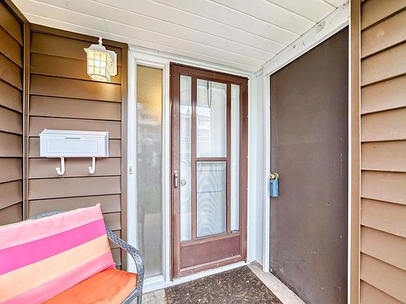 3rd image of 1049 Millbourne Rd E