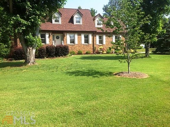 2nd image of 111 N Lake Dr