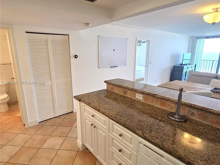 2625 Collins Ave #1506 — Photo 3