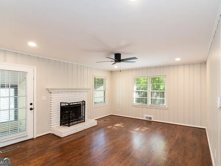 4090 Land O Lakes Dr NE — Photo 24