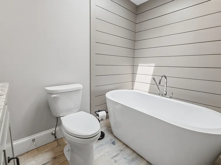 321 W 12th Ave — Photo 27