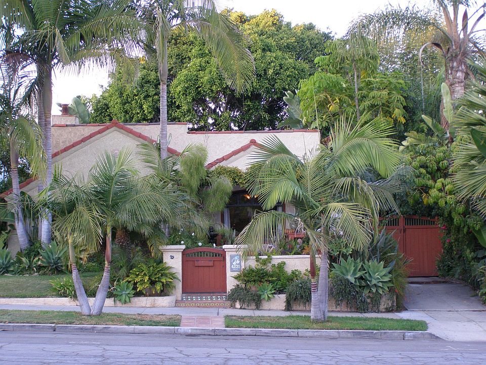 Exterior - gated courtyard