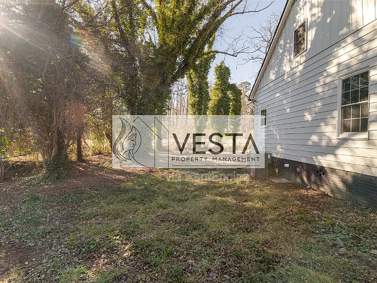 555 Baldwin Ave — Photo 28