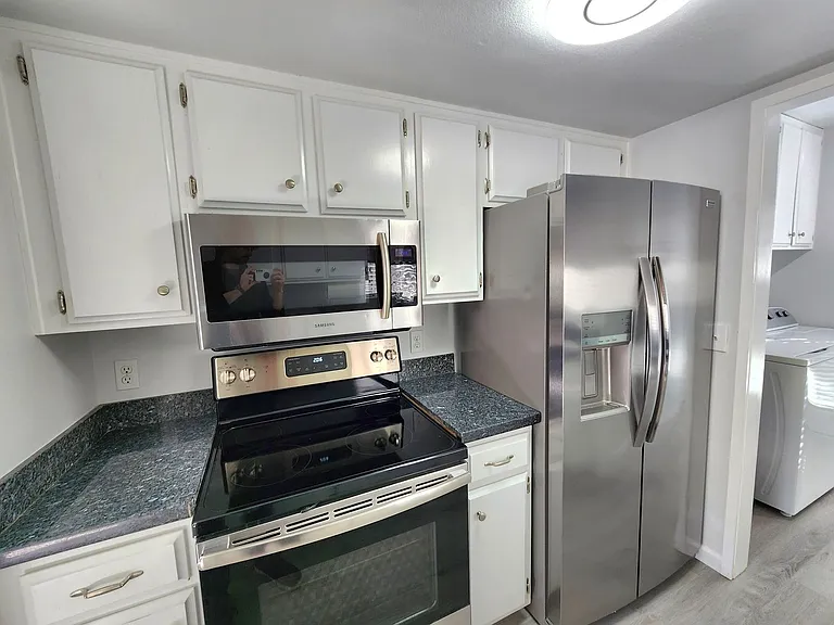 1168 E Cochise Dr — Photo 6
