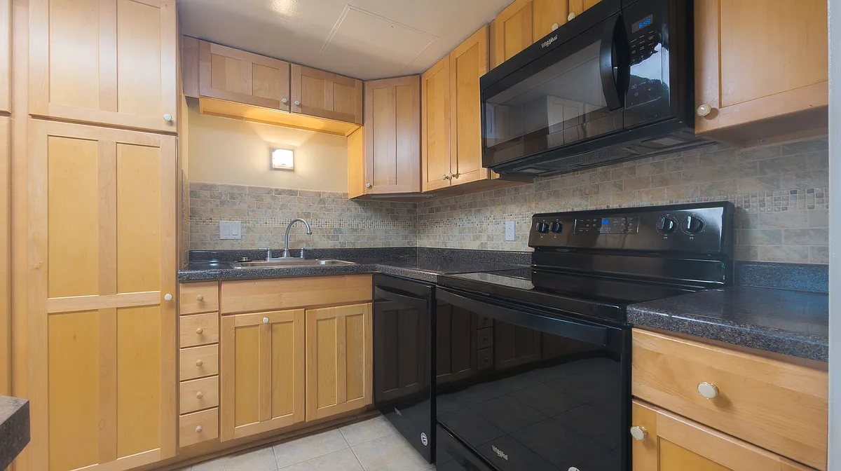 Building Photo - 207 5th Ave SW #205