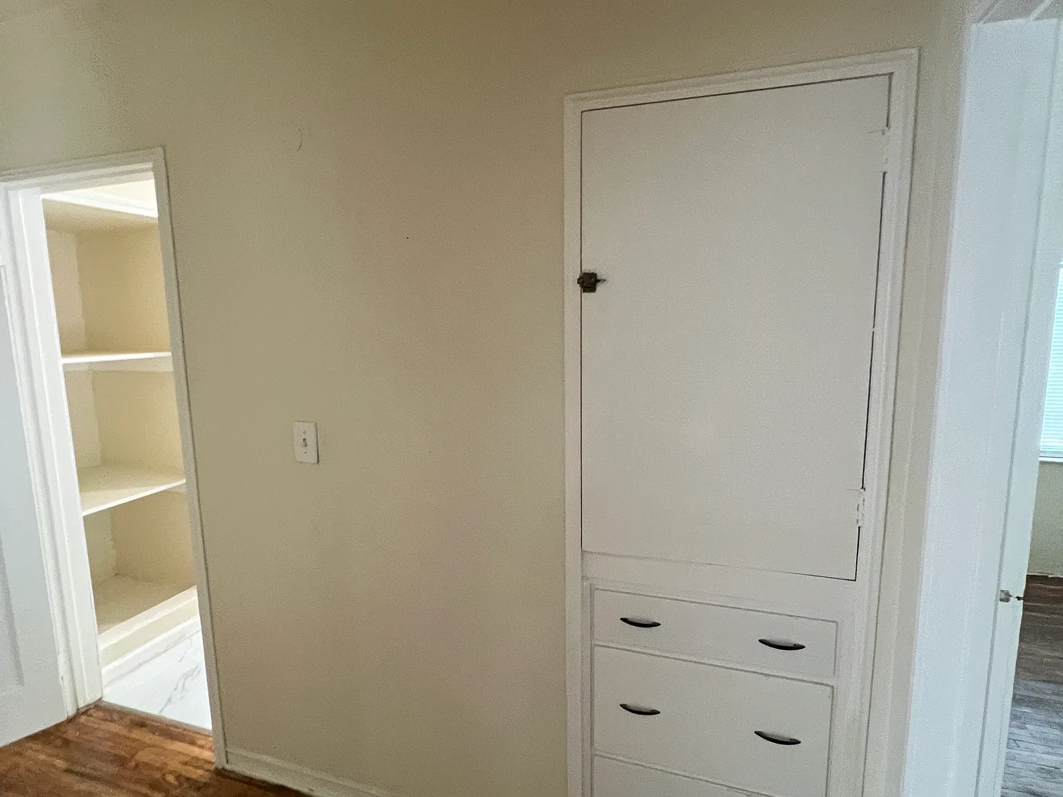 3 bed, 1.5 bath, 1262 sqft, $2,049 — Photo 4