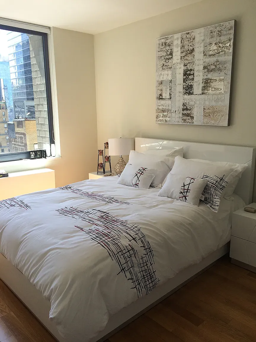 235 West 48th Street — Photo 2