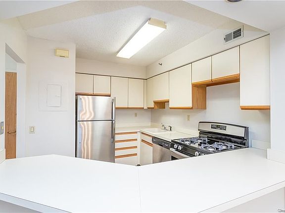 3rd image of 14 Nosband Ave APT 3D