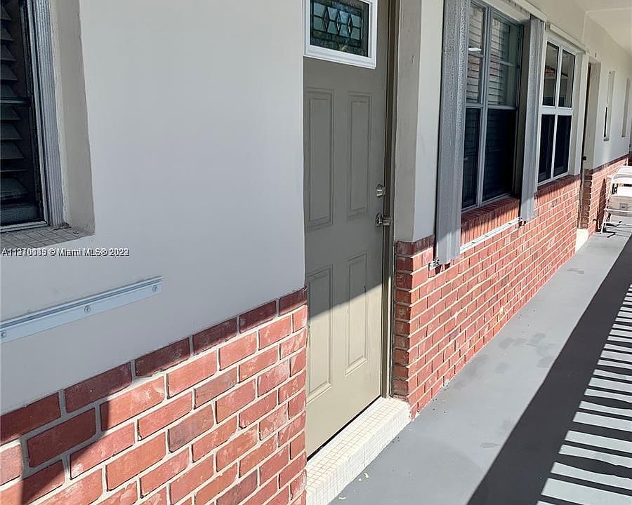 1st image of 1554 N 12th Ct APT 9B