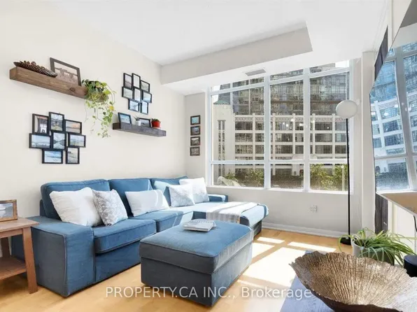 628 Fleet St #327, Toronto, ON M5V 1A8