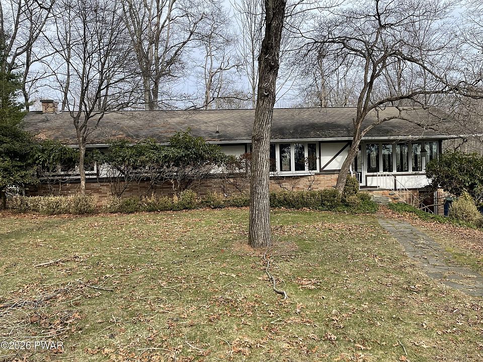 1st image of 11 Meadowwood Cir W