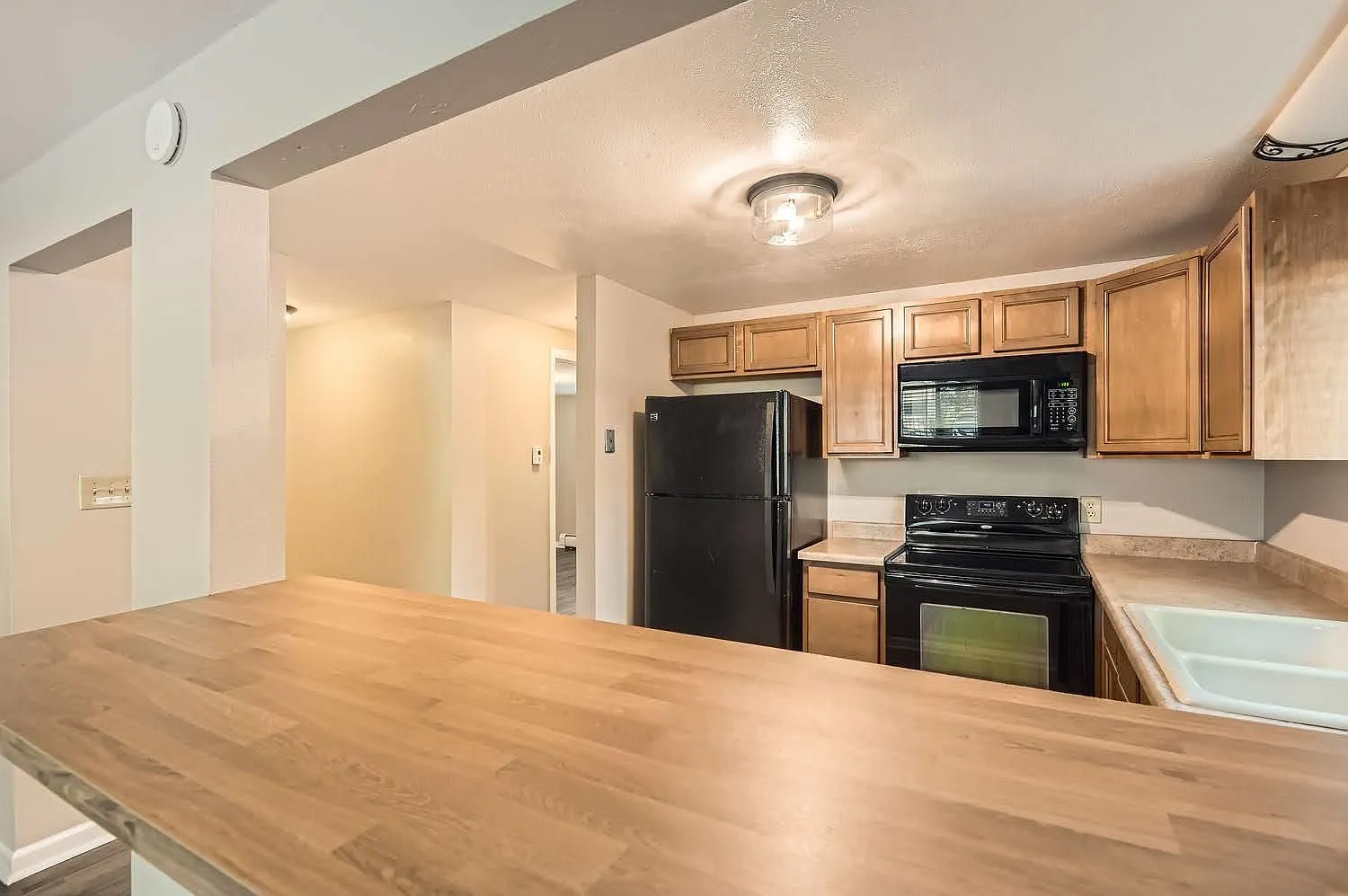 2 bed, 1.0 bath, 725 sqft, $1,750 — Photo 2