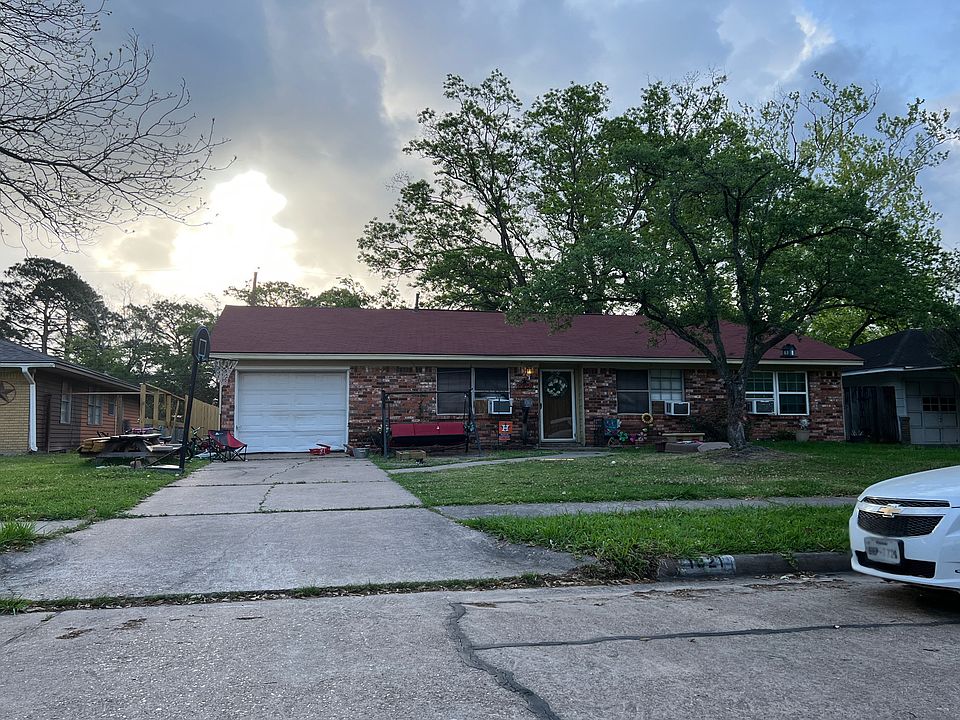 1st image of 1321 Deer Ave