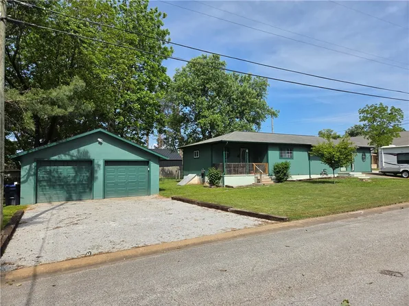 224 N Adams St, Harrison, AR 72601