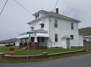 132 W Mountain Rd, Hegins, PA 17938
