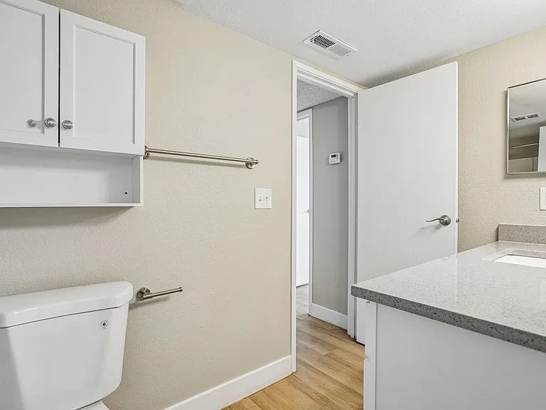 Brighton Place Apartments — Photo 38