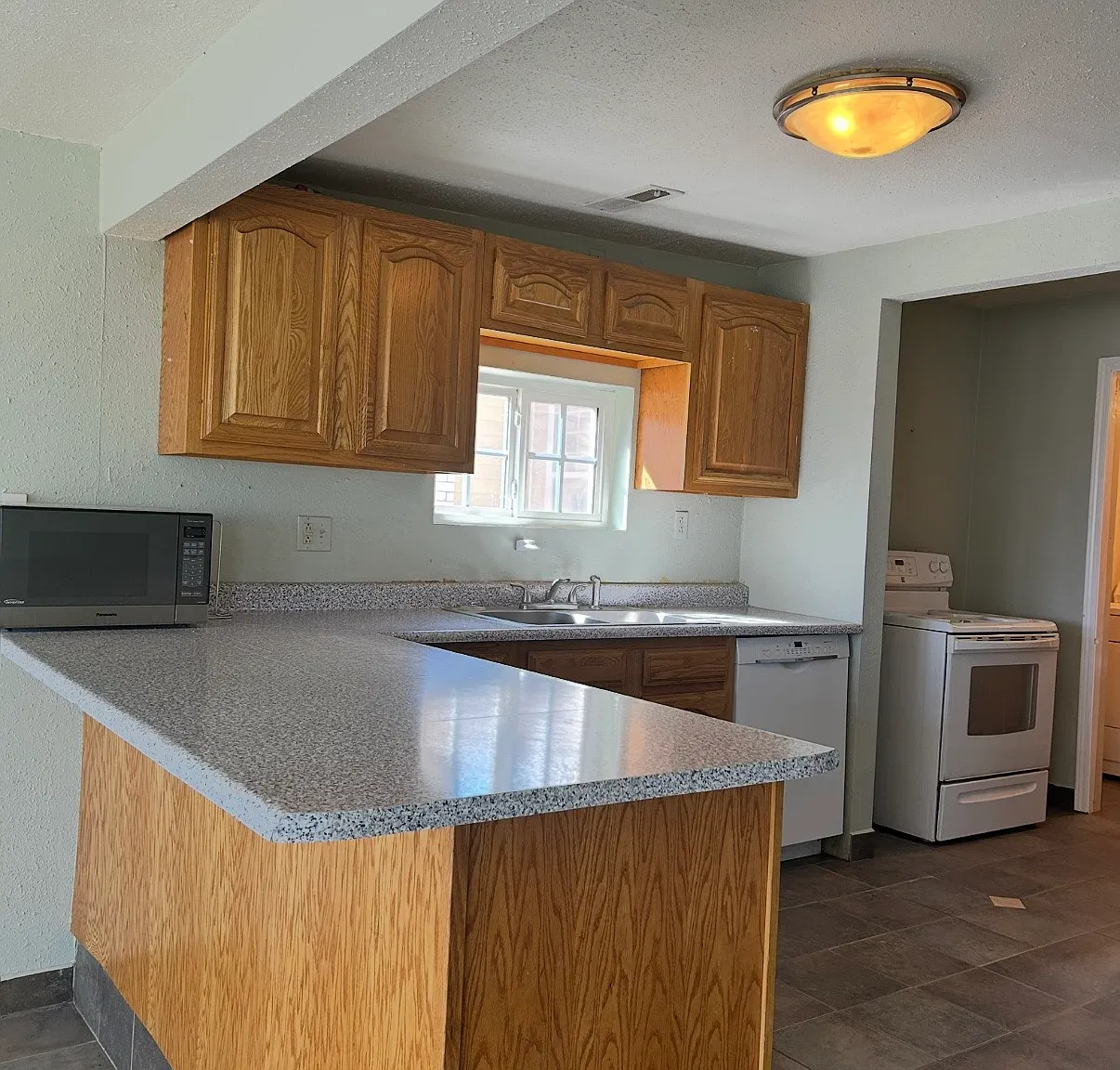 3 bed, 1350 sqft, $2,300 — Photo 4