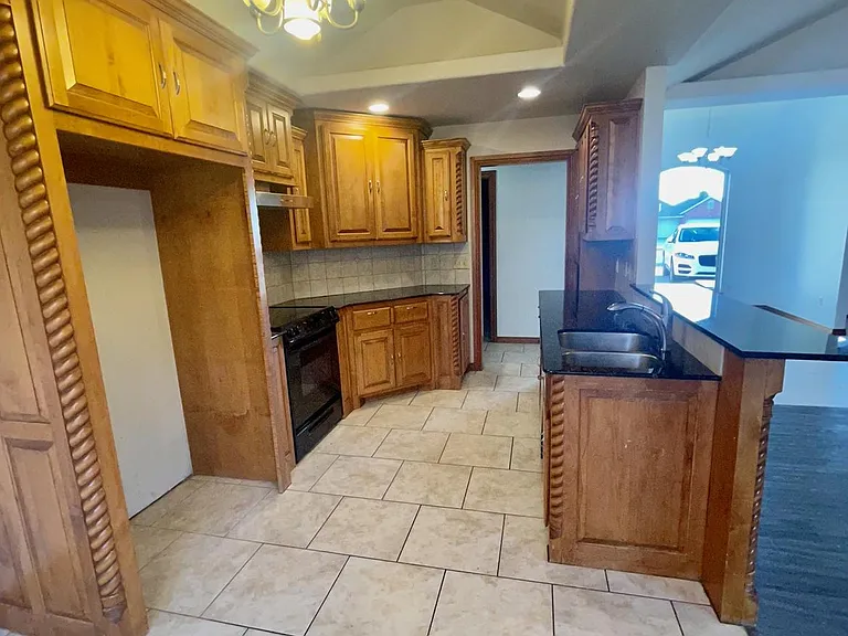 819 Rickwood Cir — Photo 8