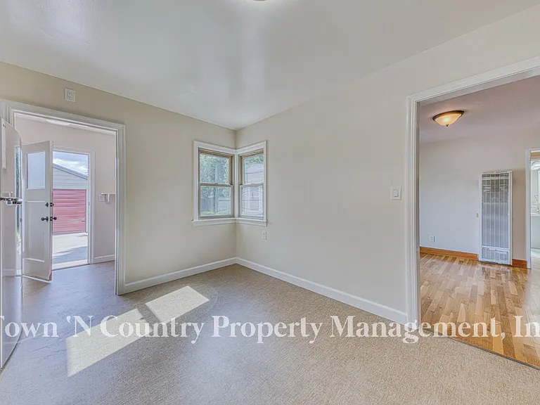 127 Katherine Ave — Photo 10