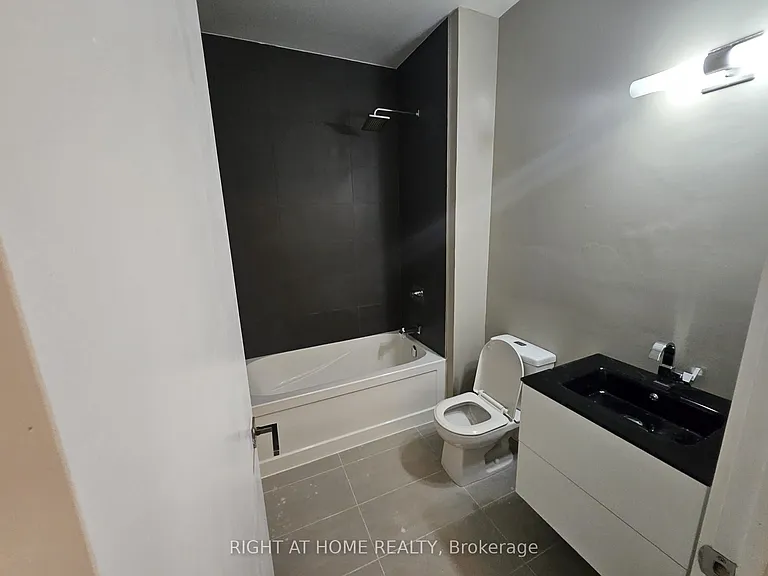 111 Saint Clair Ave W #426 — Photo 24