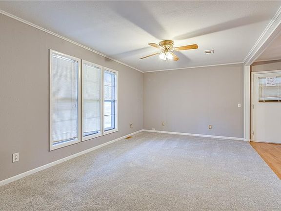 5th image of 5 Hampstead Ln