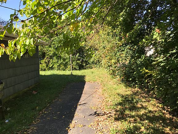 2nd image of 2341 Brentnell Blvd