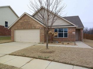 200 Hereford Rd, Aubrey, TX 76227