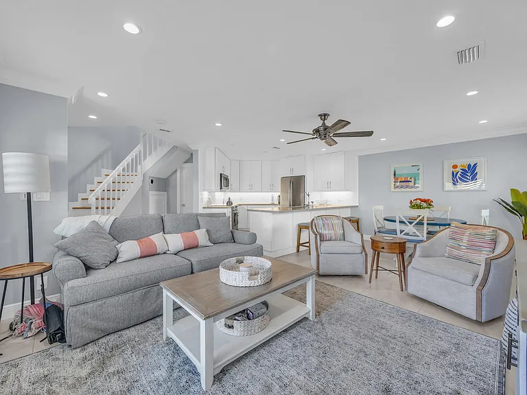 234 Seabreeze Cir — Photo 1