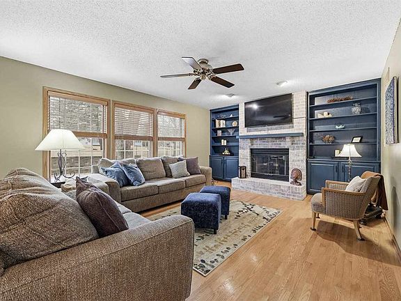 2nd image of 1131 Deerfield Dr