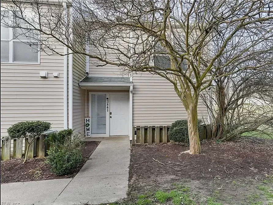 3 bed, 1.5 bath, 1130 sqft, $2,100 — Photo 1