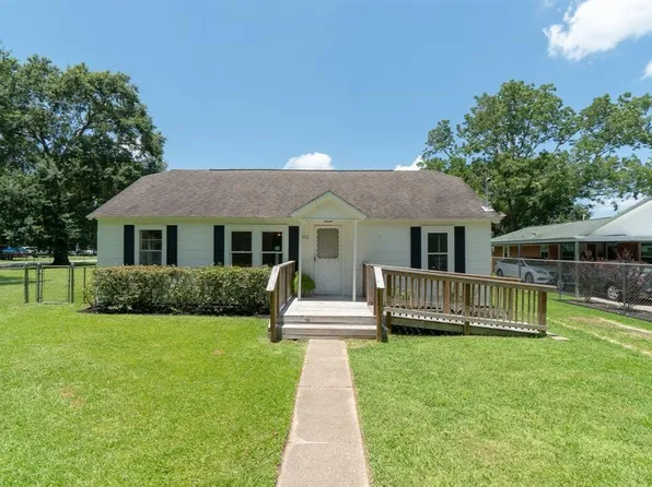 302 Moore St, Tomball, TX 77375