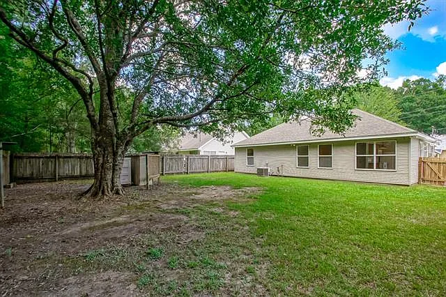 3 bed, 2.0 bath, 1162 sqft, $1,600 — Photo 4
