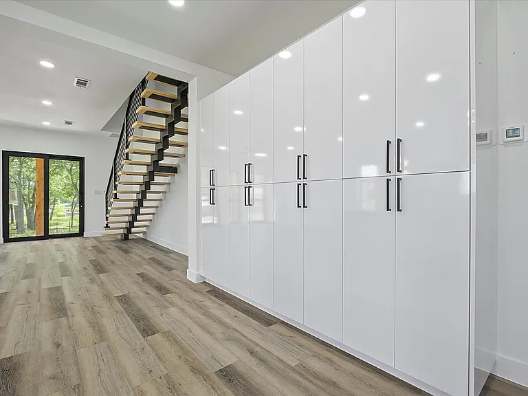 2811 Rodeo Dr — Photo 11