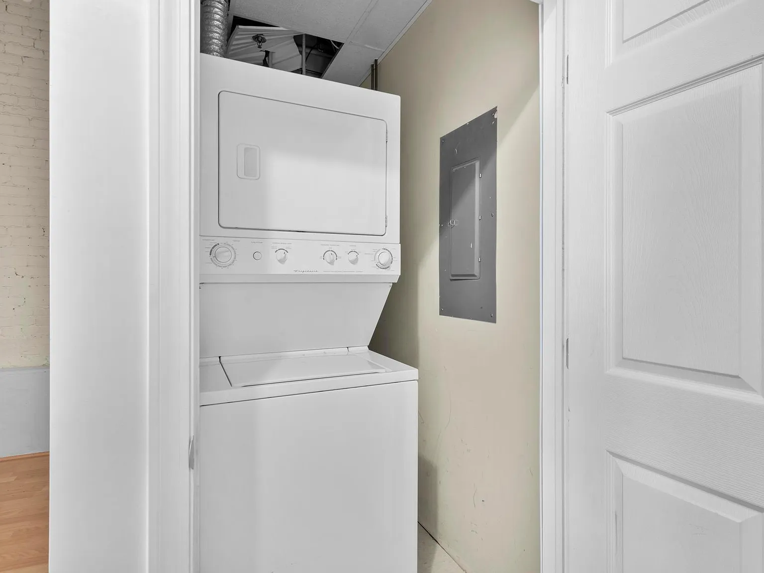 241 Asylum St — Photo 4