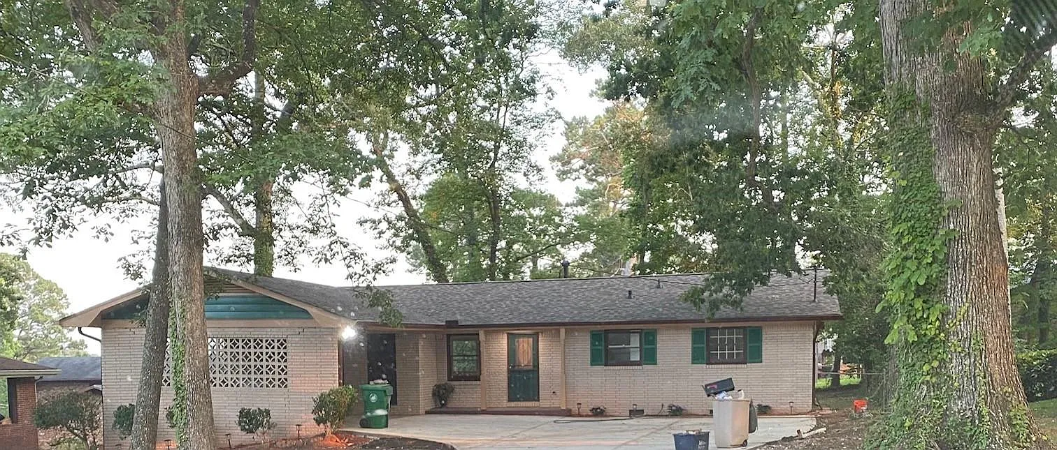 3 bed, 1390 sqft, $2,100 — Photo 1