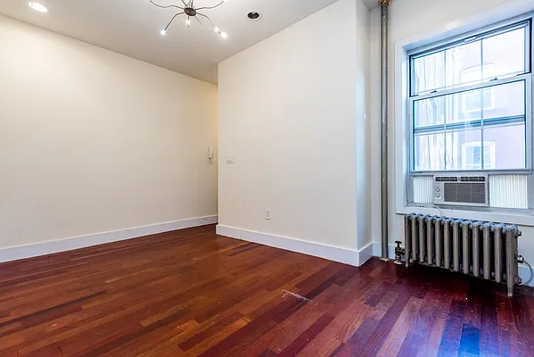Rented by Nooklyn NYC LLC | media 44