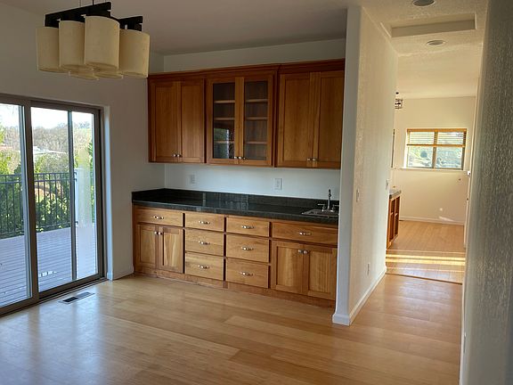4th image of 272 California Dr