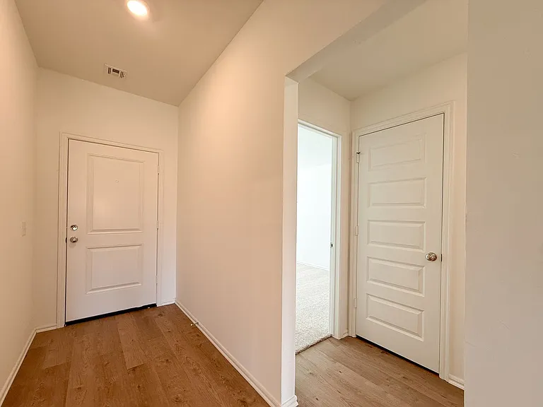 16301 Harvester Dr — Photo 20