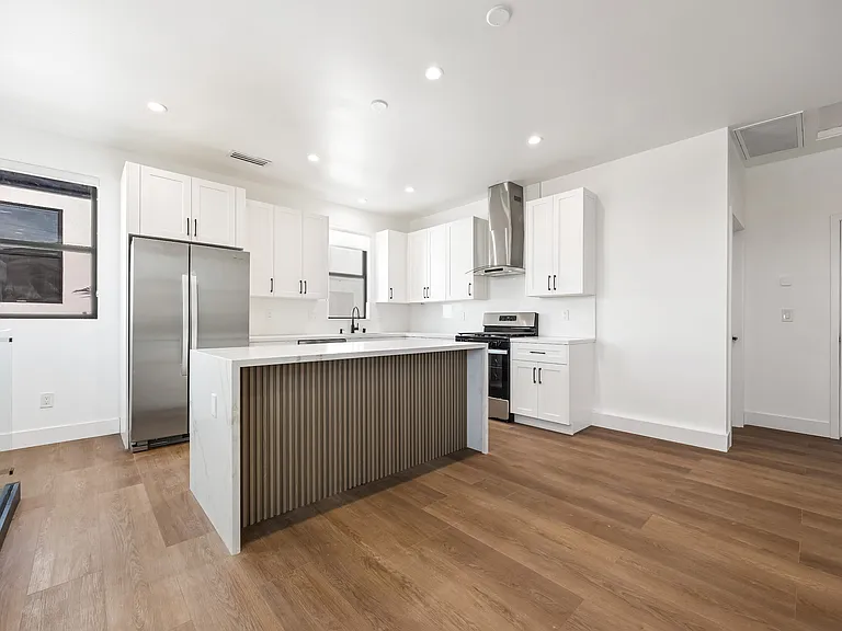 212 W 64th St #D — Photo 20