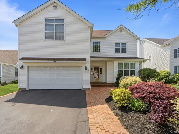 225 Barton Avenue, Melville, NY 11747