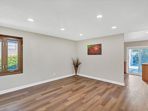 4th image of 1829 Laurel Ave