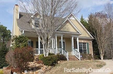 Beatiful house on a beautiful lot. : Landscaping is pretty year long with many Crepe Myrtles and kno
