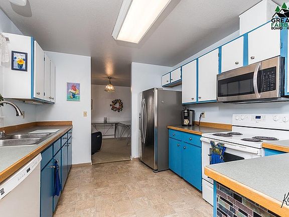 4th image of 1315 Bainbridge Blvd