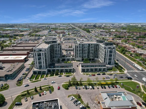 24 Woodstream Blvd #208, Vaughan, ON L4L 8C4