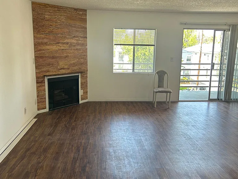 5320 Whitsett Ave #8 — Photo 7